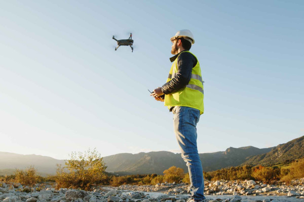 Inspección industrial con drones · Topógrafos Servicios Topográficos y Geomáticos Yebra